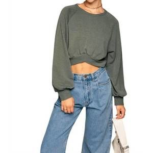 NEW LE LIS long sleeve cropped pullover in grey